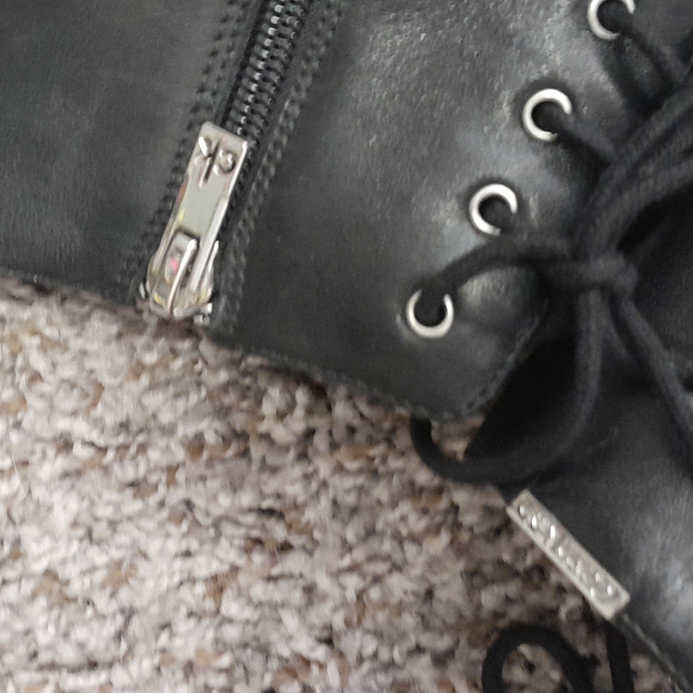 Calvin Klein heeled boot size 7M - Picture 9 of 9